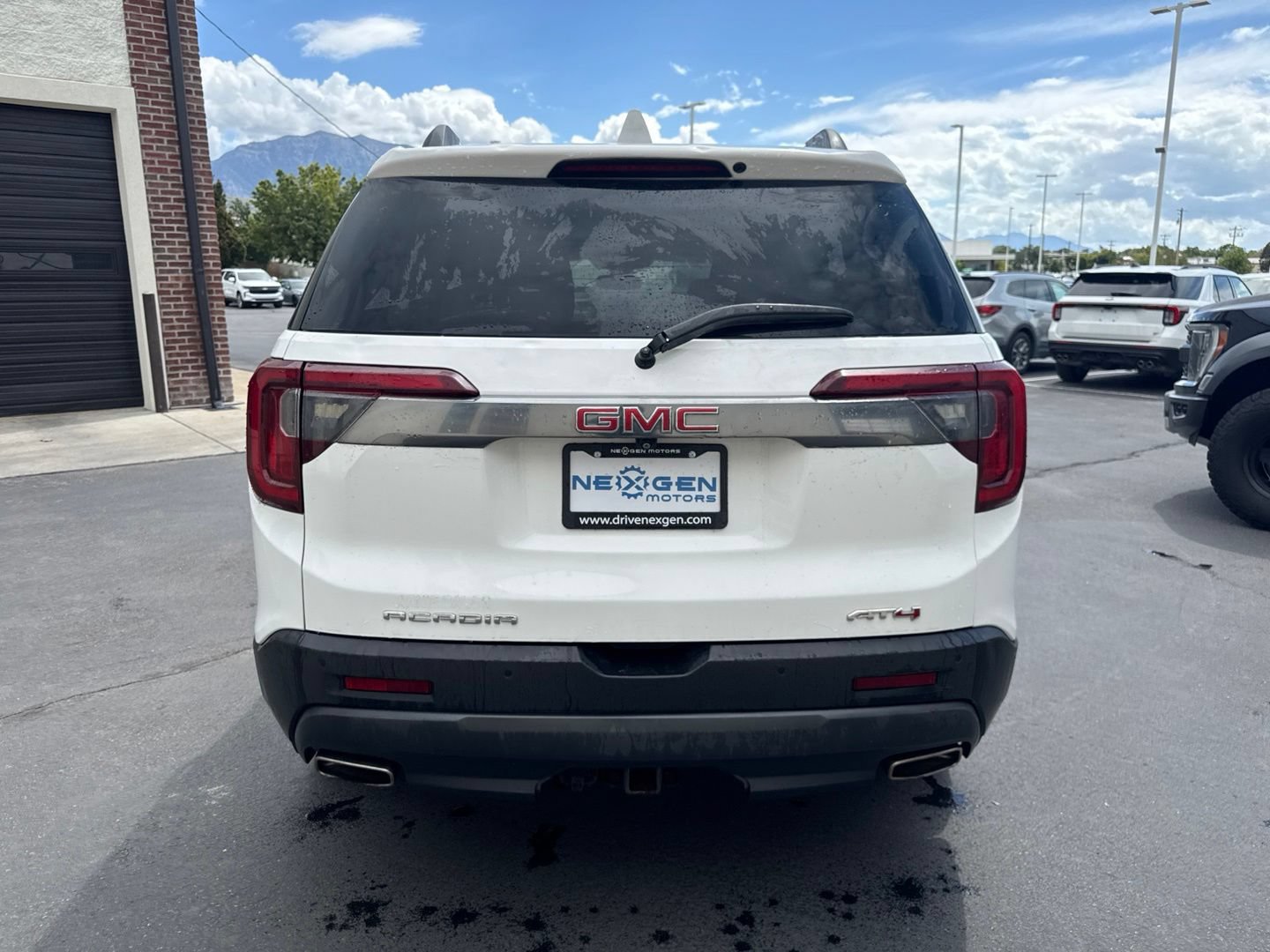 Used 2020 GMC Acadia AT4 w/ Driver Alert Package II AWD/4WD image 7
