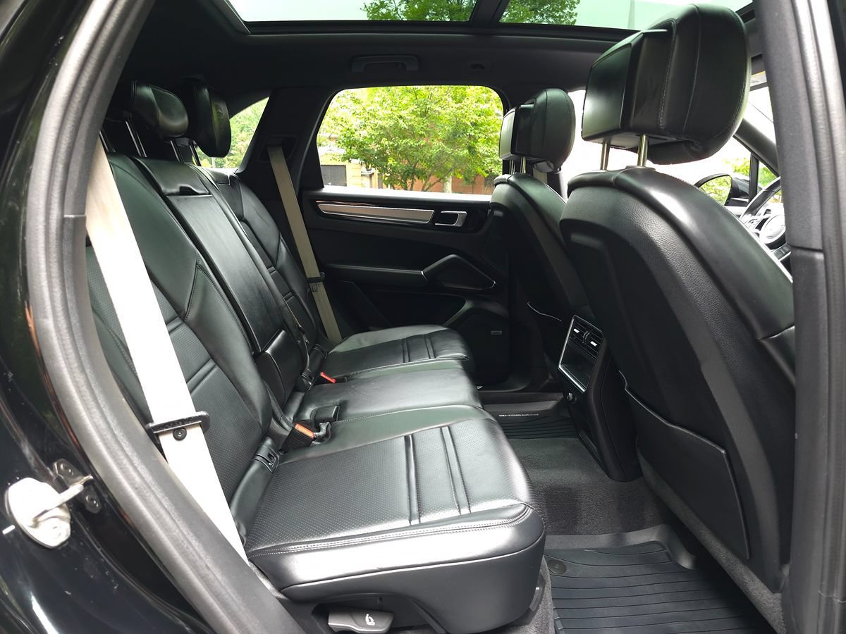 Used 2023 Porsche Cayenne Platinum Edition AWD/4WD image 18