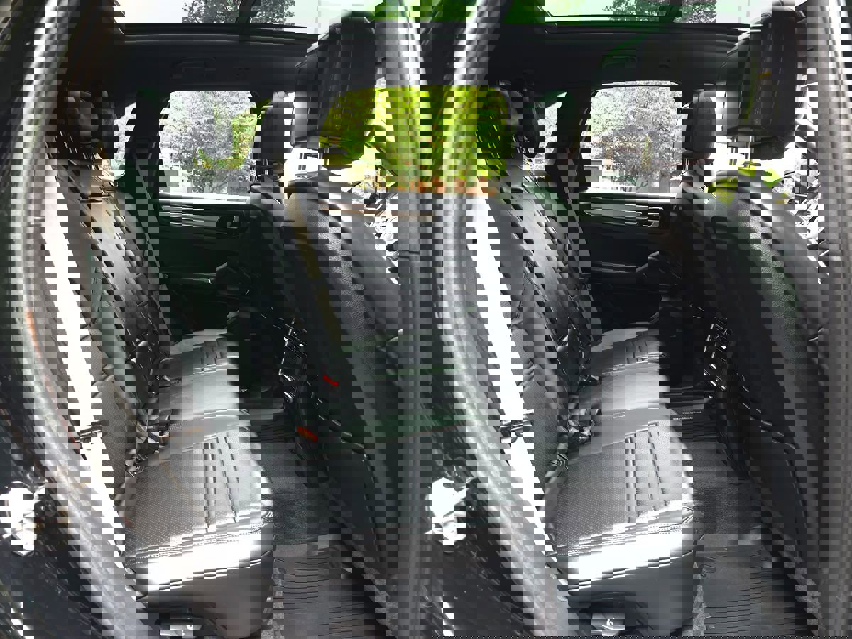 Used 2023 Porsche Cayenne Platinum Edition image 18