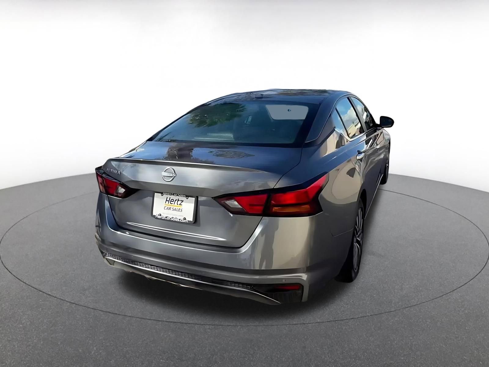 Used 2025 Nissan Altima 2.5 SV FWD image 14