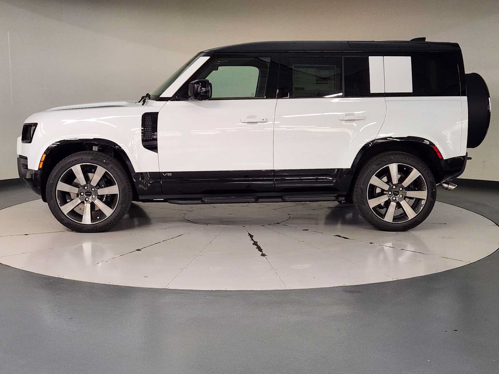 New 2026 Land Rover Defender 110 V8 AWD/4WD image 7