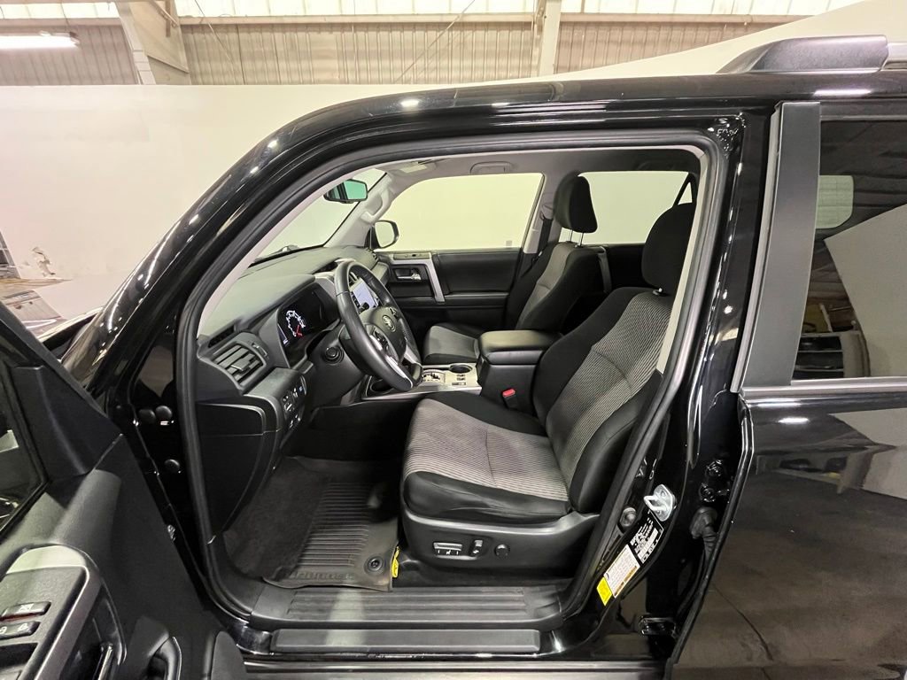 Used 2022 Toyota 4Runner SR5 AWD/4WD image 17
