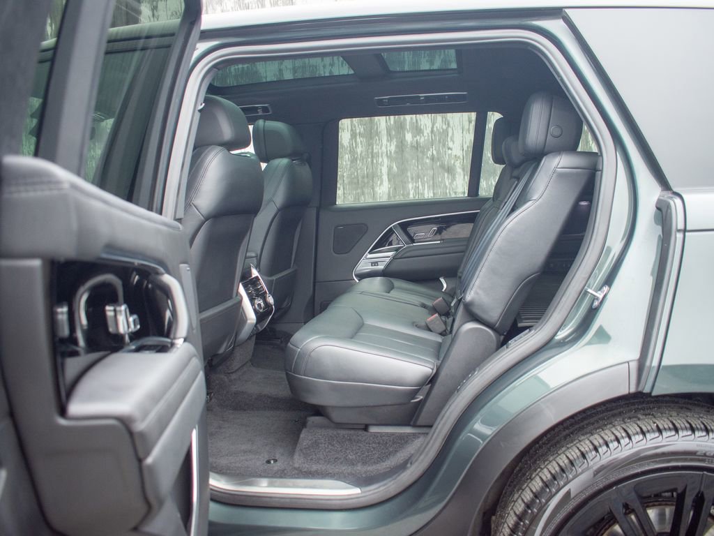 Used 2023 Land Rover Range Rover Long Wheelbase SE image 33
