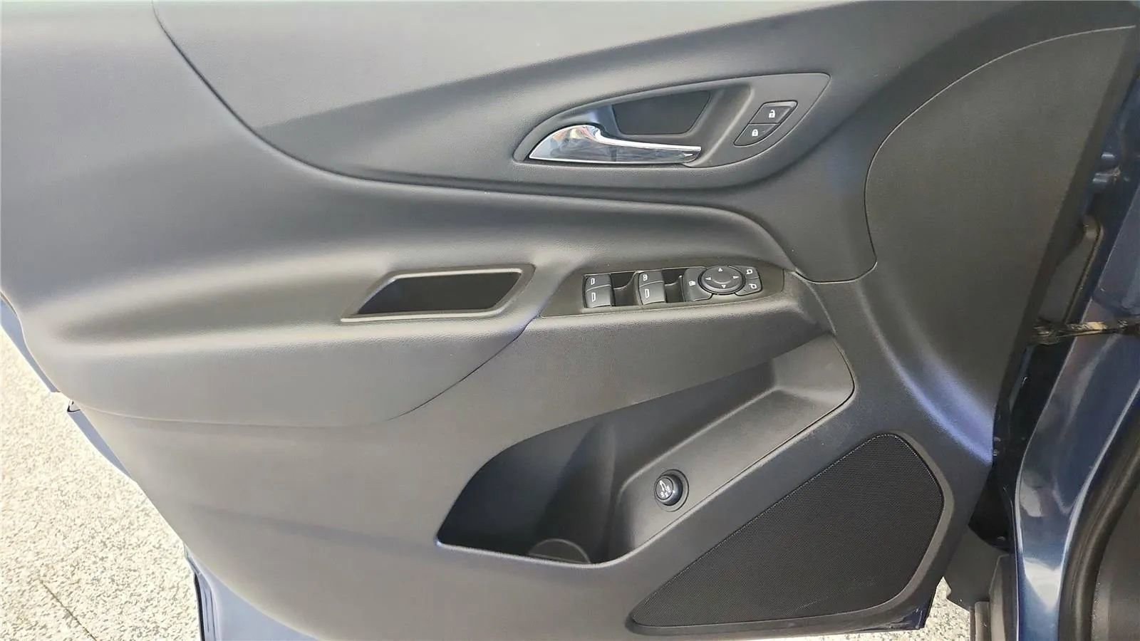 Used 2024 Chevrolet Equinox LT FWD image 32