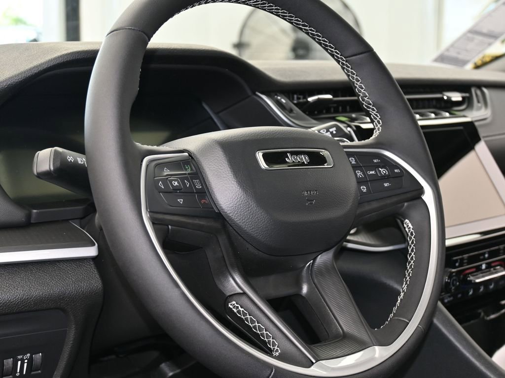 New 2025 Jeep Grand Cherokee Laredo image 14