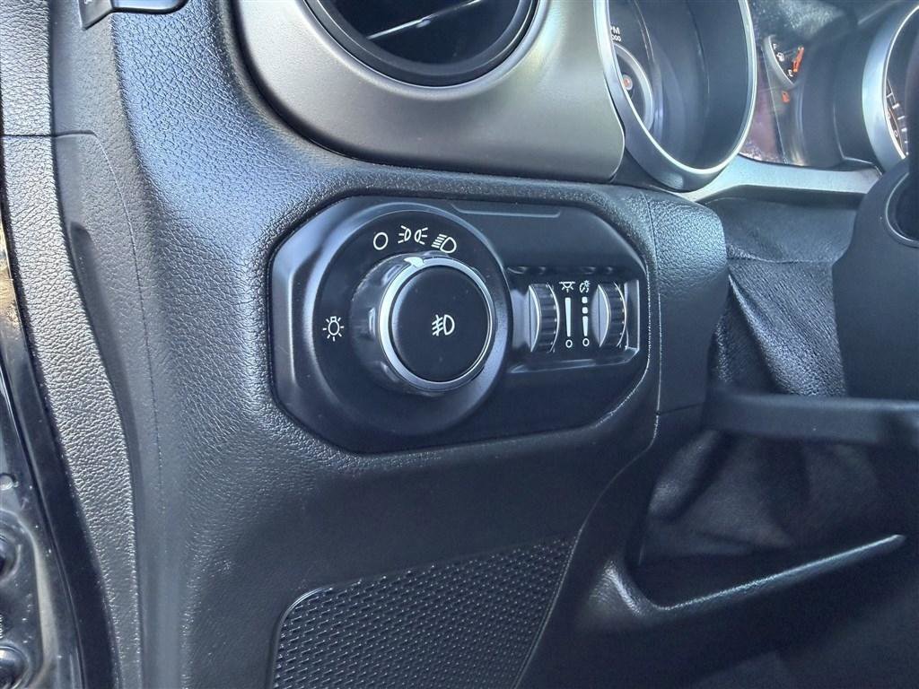 Used 2018 Jeep Wrangler Sport image 18