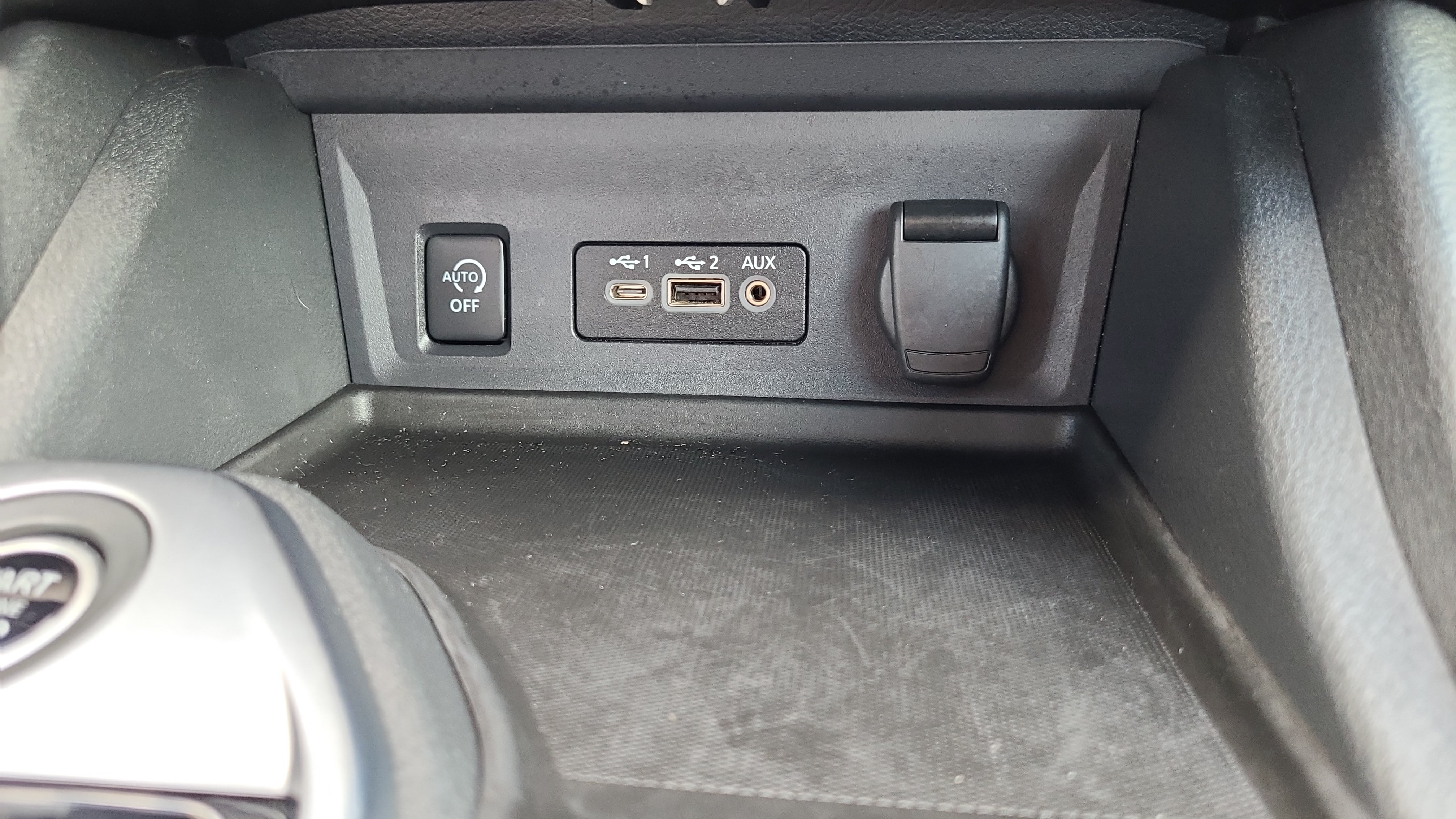 Used 2025 Nissan Sentra SV FWD image 24