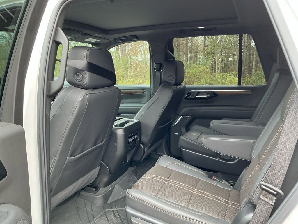 Used 2025 Chevrolet Tahoe High Country AWD/4WD image 22
