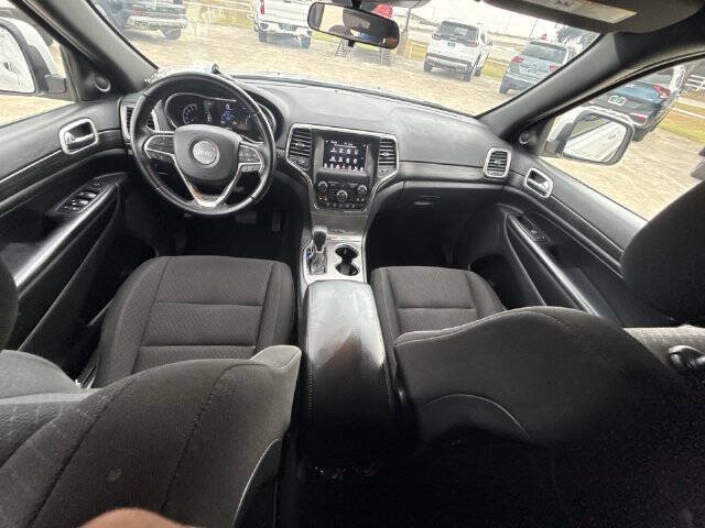 Used 2021 Jeep Grand Cherokee Laredo AWD/4WD image 21