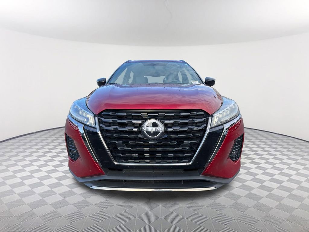 Used 2023 Nissan Kicks SR w/ SR Premium Package image 2