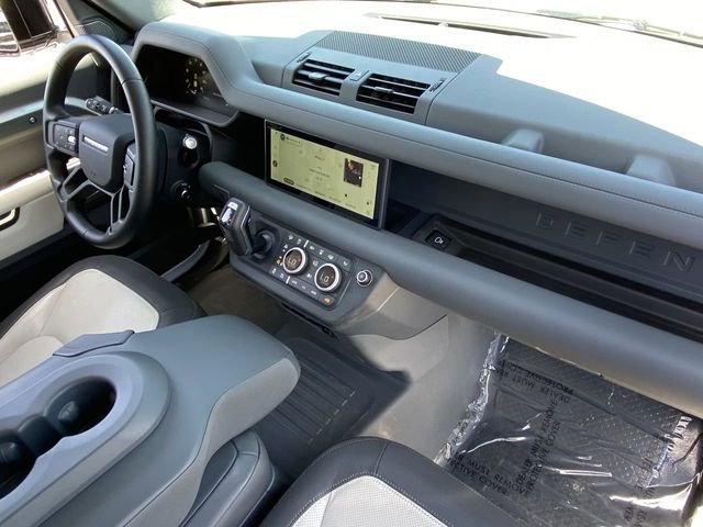 Used 2024 Land Rover Defender 110 X-Dynamic SE image 12