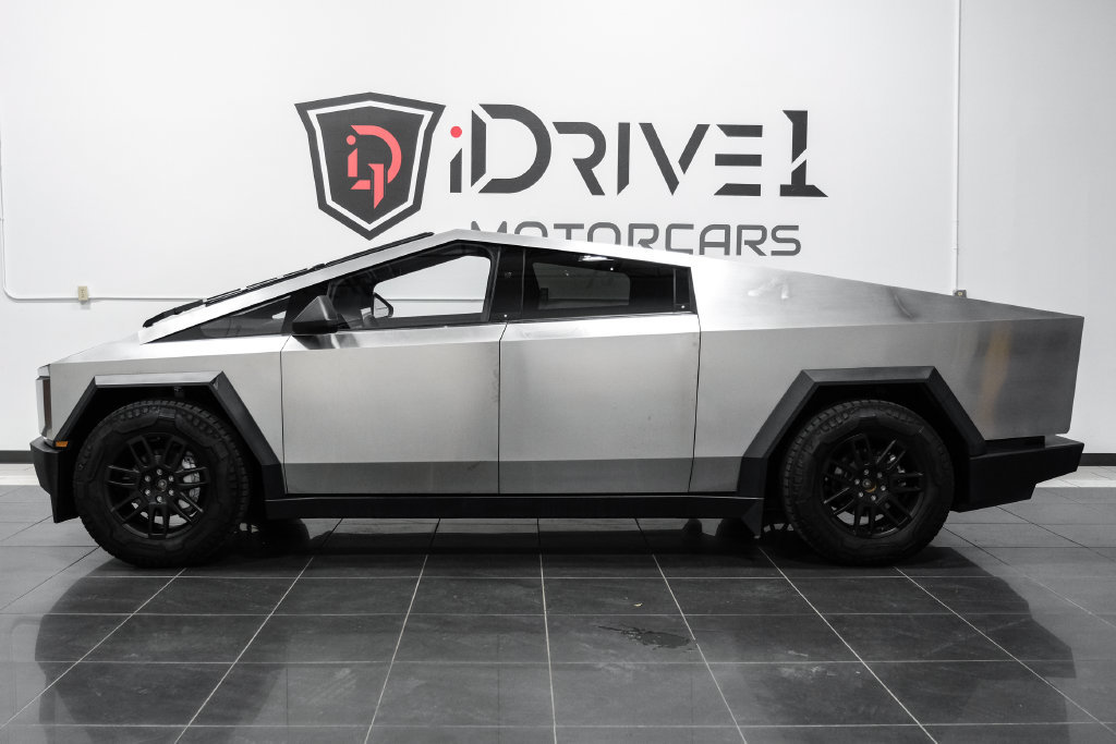 Used 2024 Tesla Cybertruck AWD Crew Cab image 12