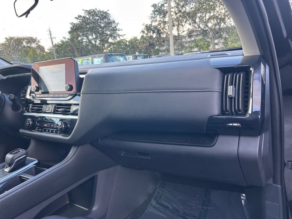 Used 2025 Nissan Pathfinder SV FWD image 24