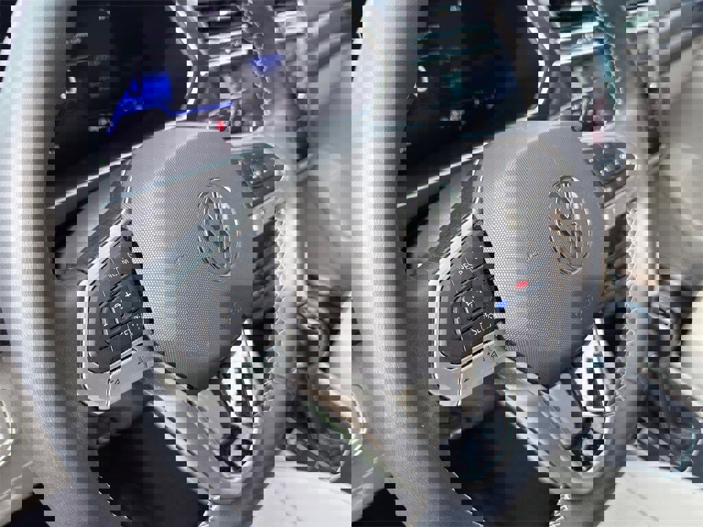 Certified 2022 Volkswagen Tiguan SE w/ Panoramic Sunroof Package image 11