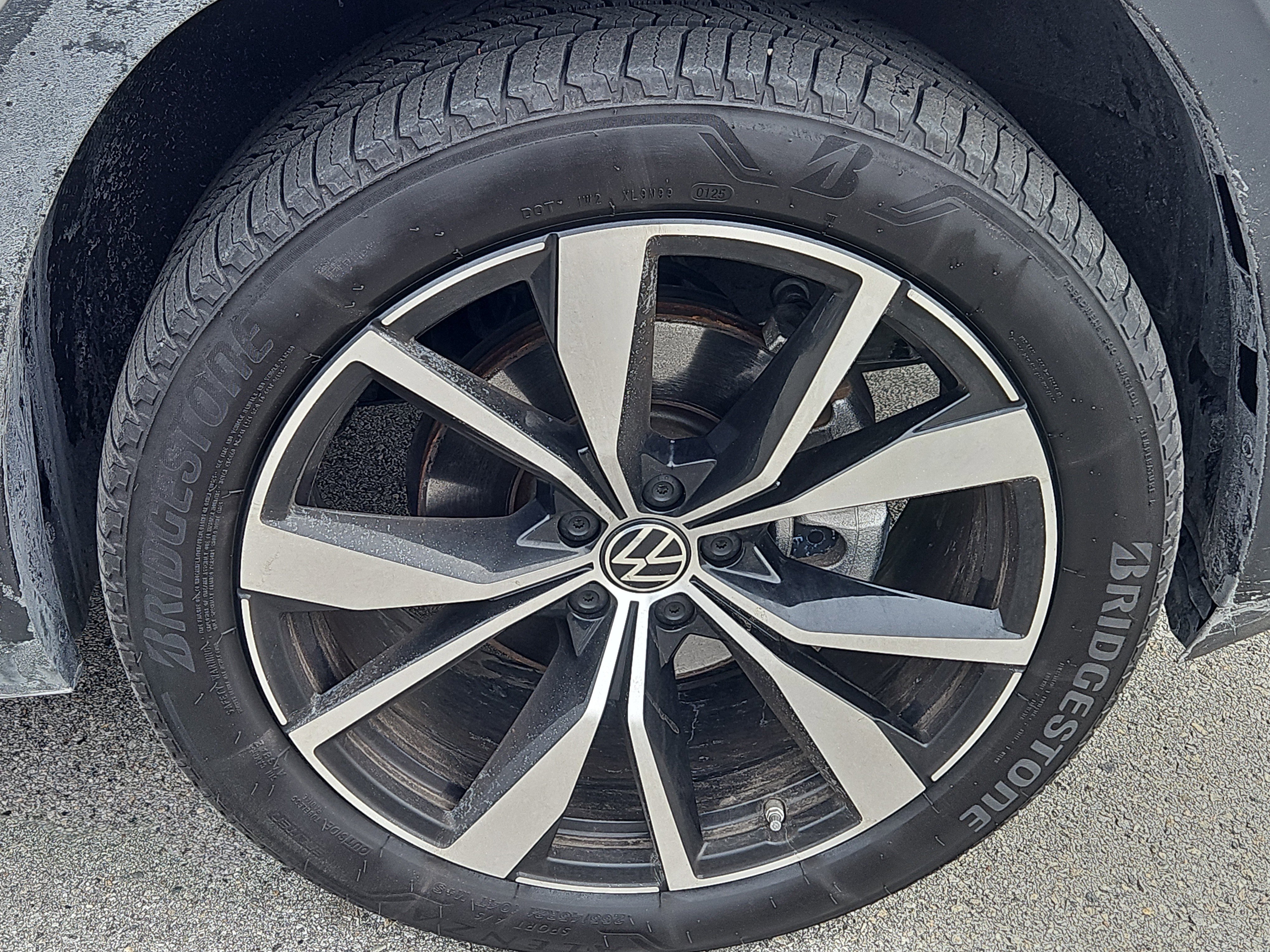 Certified 2025 Volkswagen Atlas SEL Premium R-Line image 35