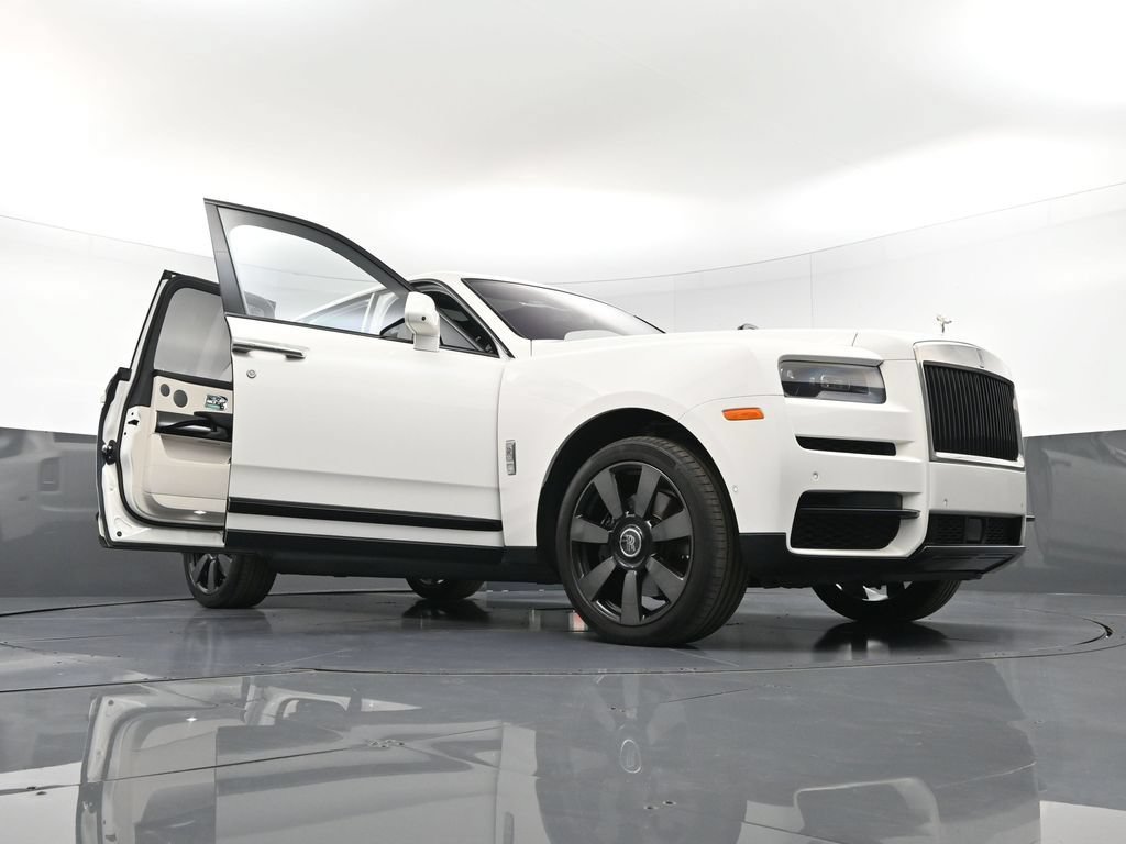 Certified 2022 Rolls-Royce Cullinan w/ Dark Exterior Package AWD/4WD image 42