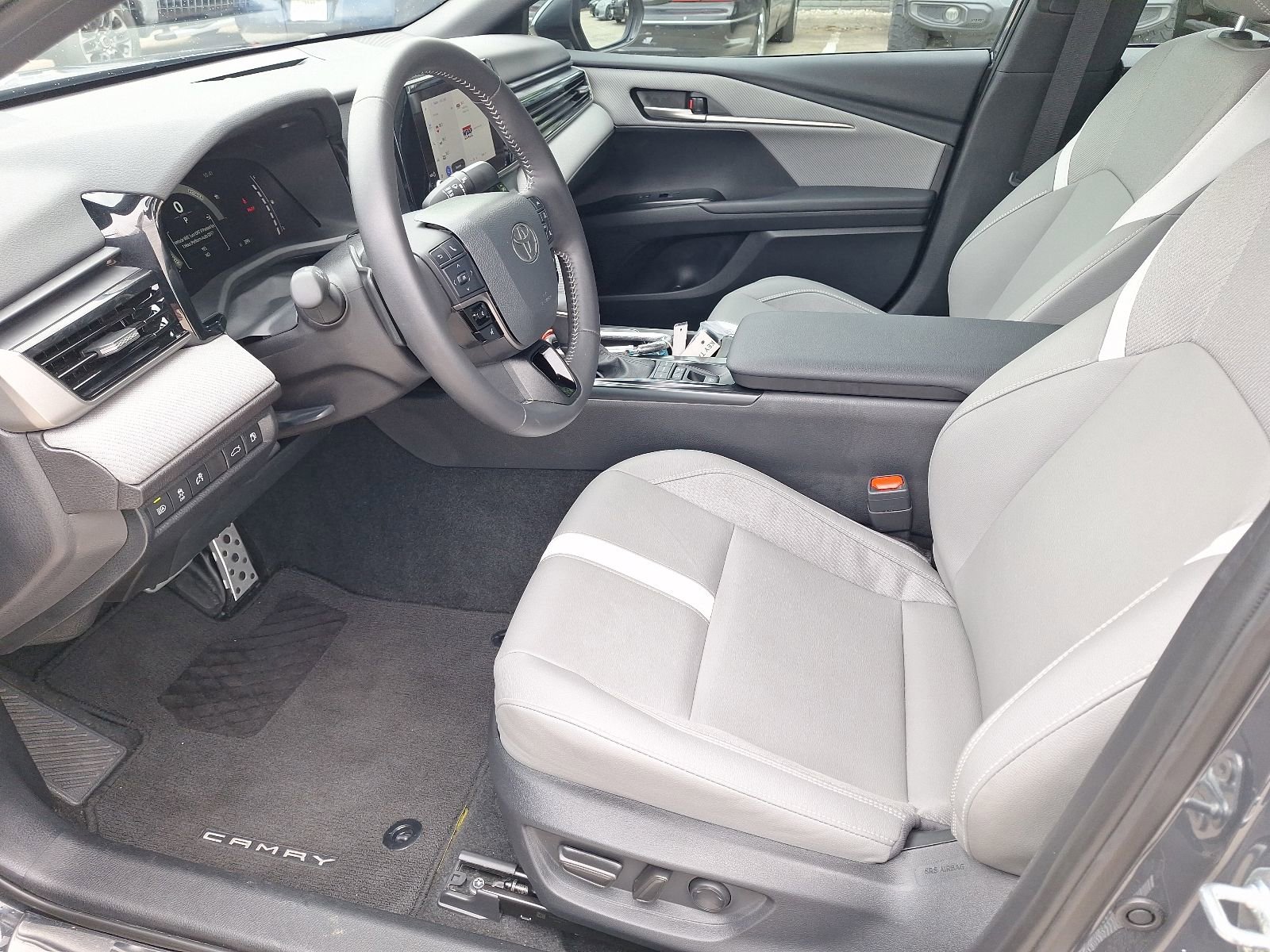 Used 2025 Toyota Camry SE FWD image 15