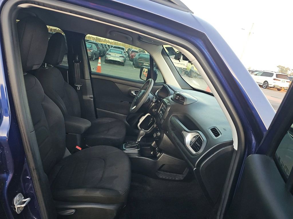 Used 2018 Jeep Renegade Latitude w/ Safety & Security Group image 12