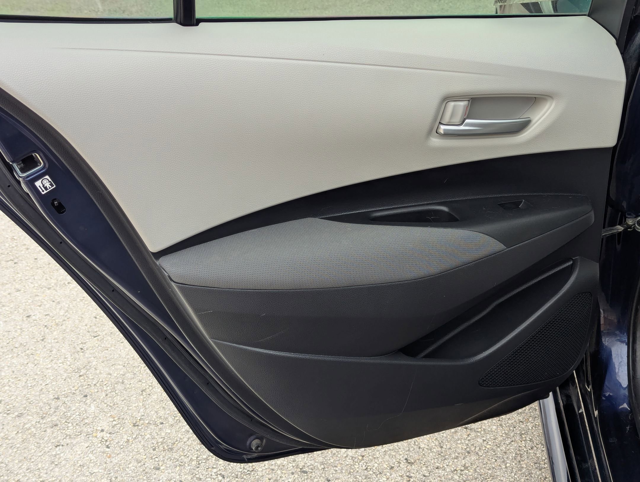 Used 2021 Toyota Corolla LE w/ Carpet Mat Package (TMS) image 16