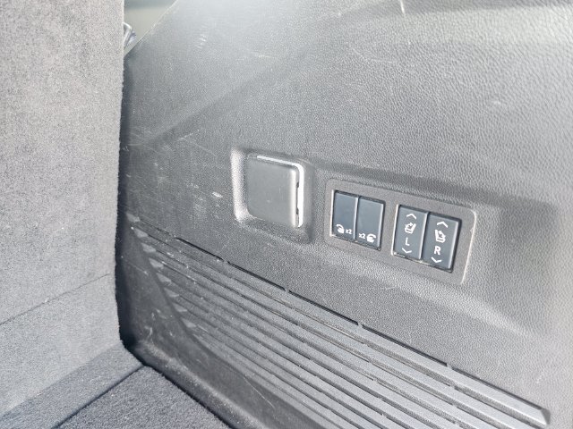 Used 2024 GMC Yukon Denali RWD image 14