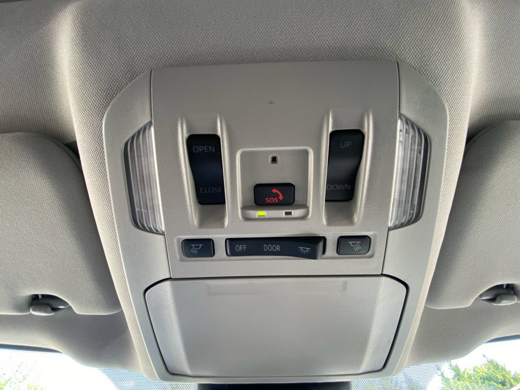 Used 2024 Toyota Highlander XLE AWD/4WD image 23