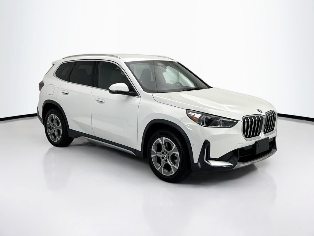 Used 2025 BMW X1 xDrive28i AWD/4WD image 3