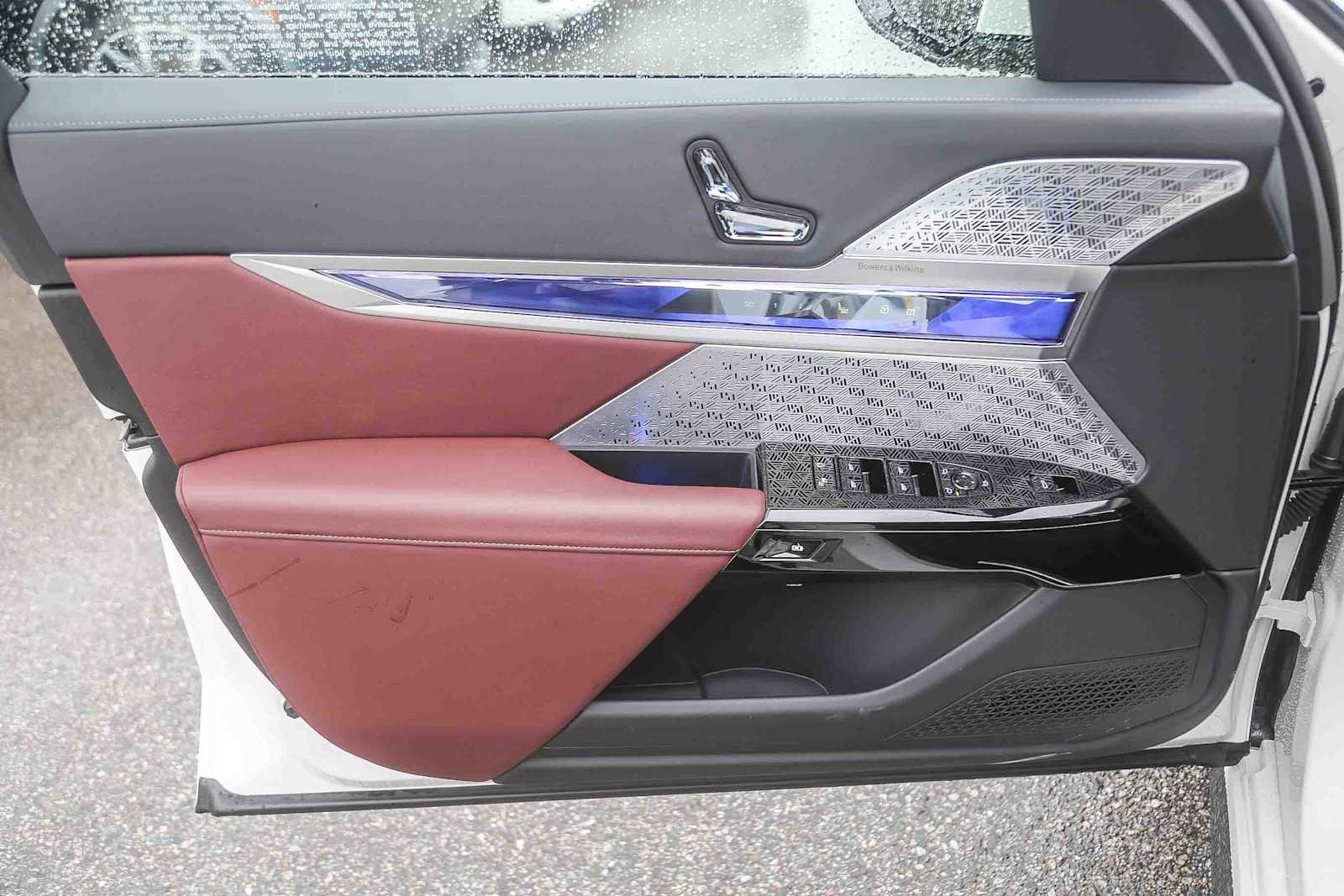 Used 2025 BMW i7 eDrive50 w/ M Sport Package image 17