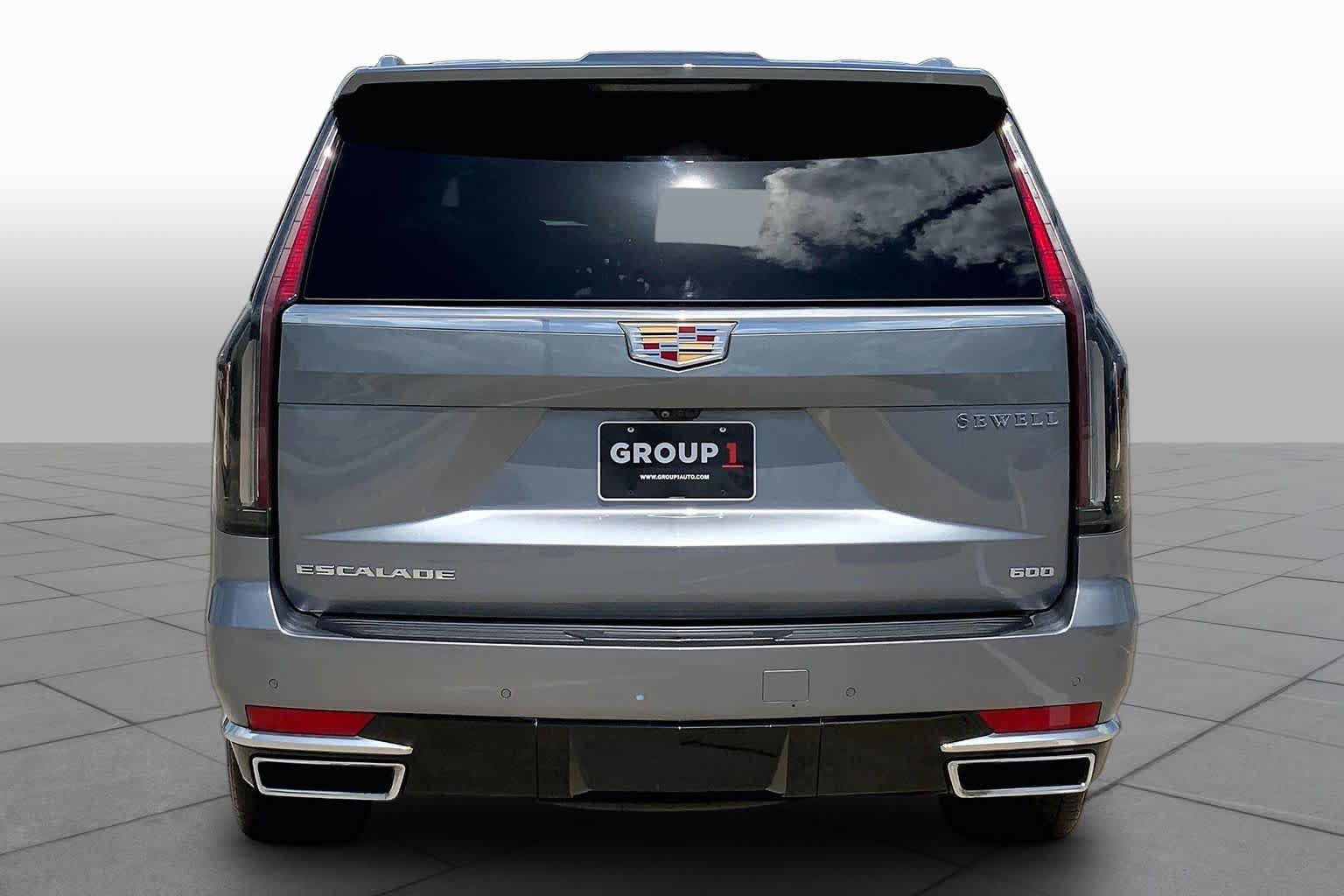 Used 2022 Cadillac Escalade Premium Luxury w/ Performance Package AWD/4WD image 5