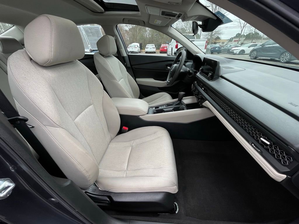 Used 2025 Honda Accord SE image 32