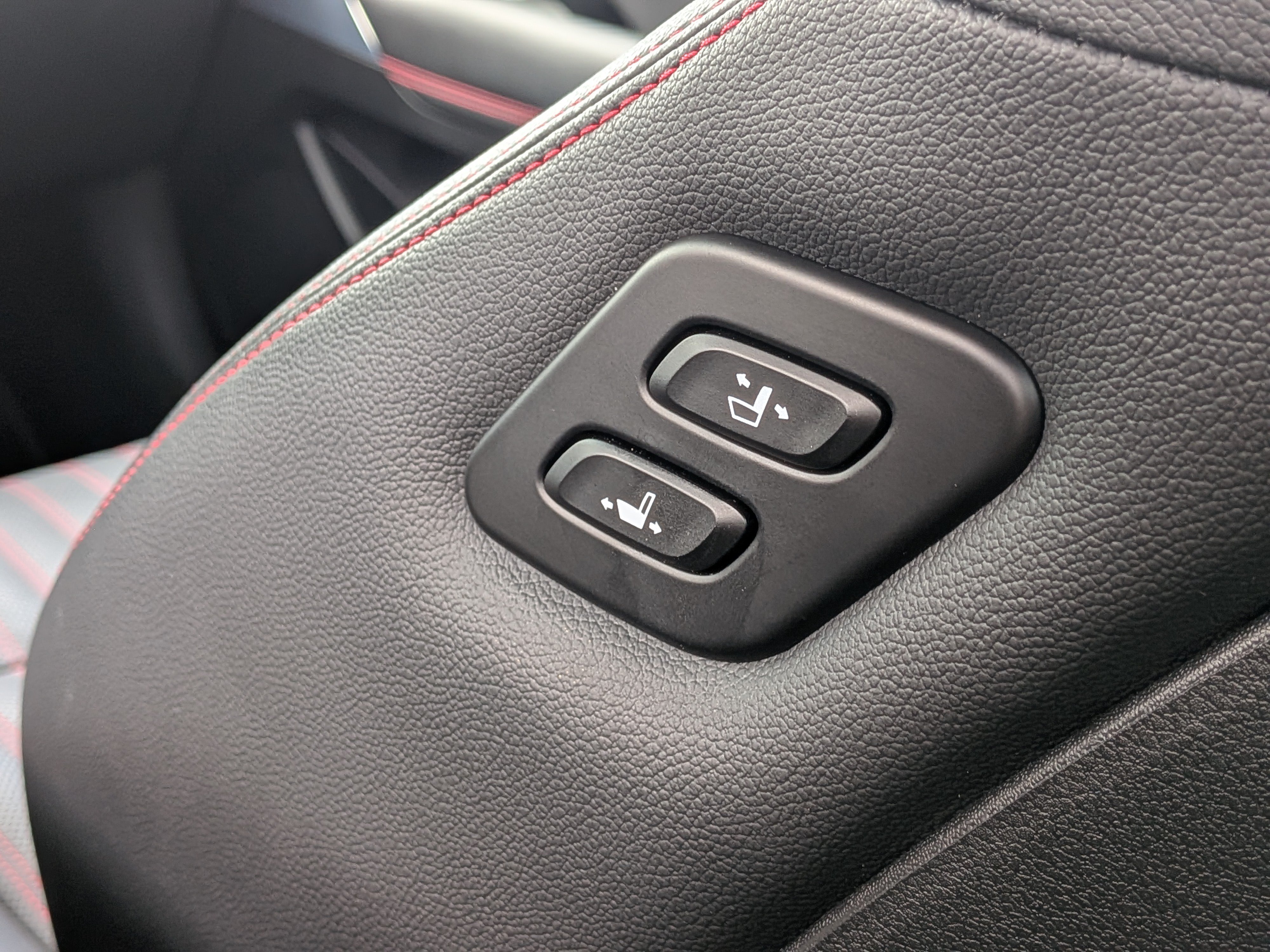 Used 2023 Genesis G70 2.0T w/ Sport Prestige Package AWD/4WD image 15