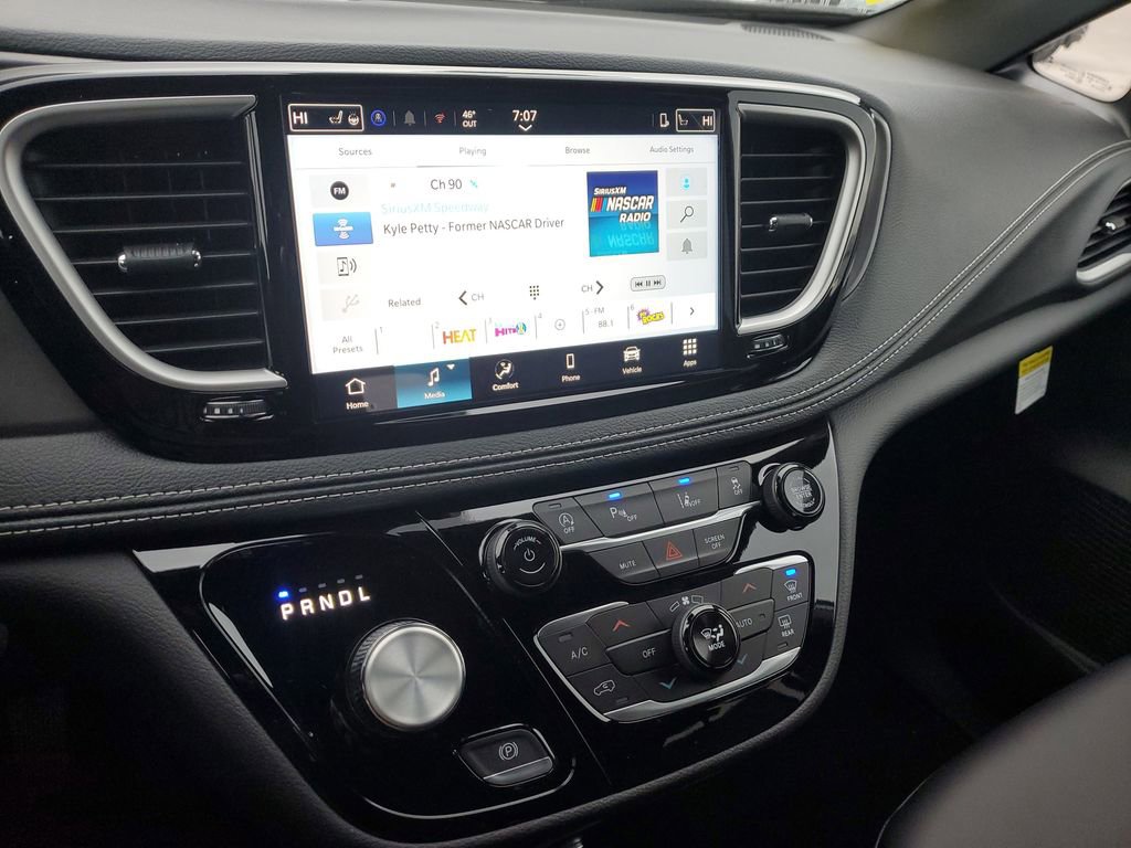 New 2026 Chrysler Pacifica Select image 25