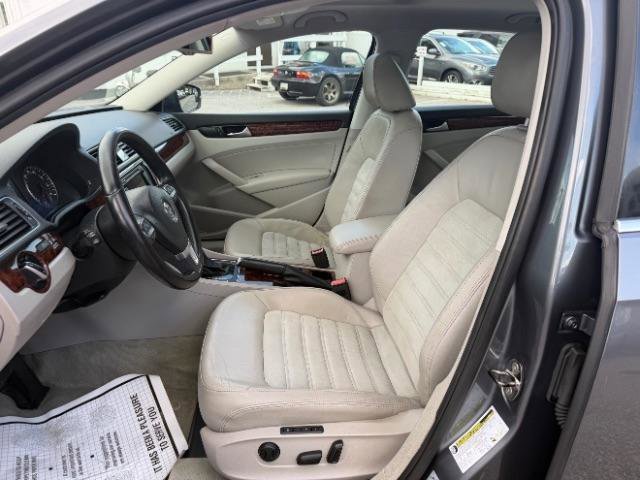 Used 2012 Volkswagen Passat TDI SEL Premium FWD image 16