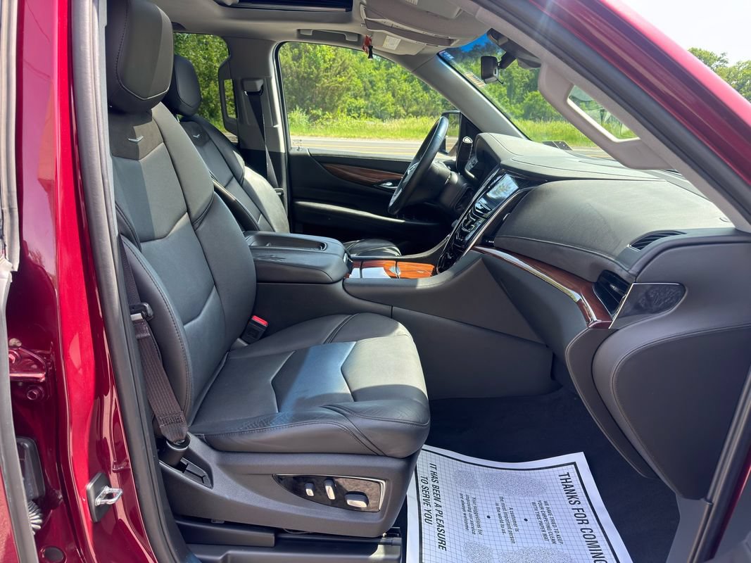 Used 2017 Cadillac Escalade ESV Luxury AWD/4WD image 32