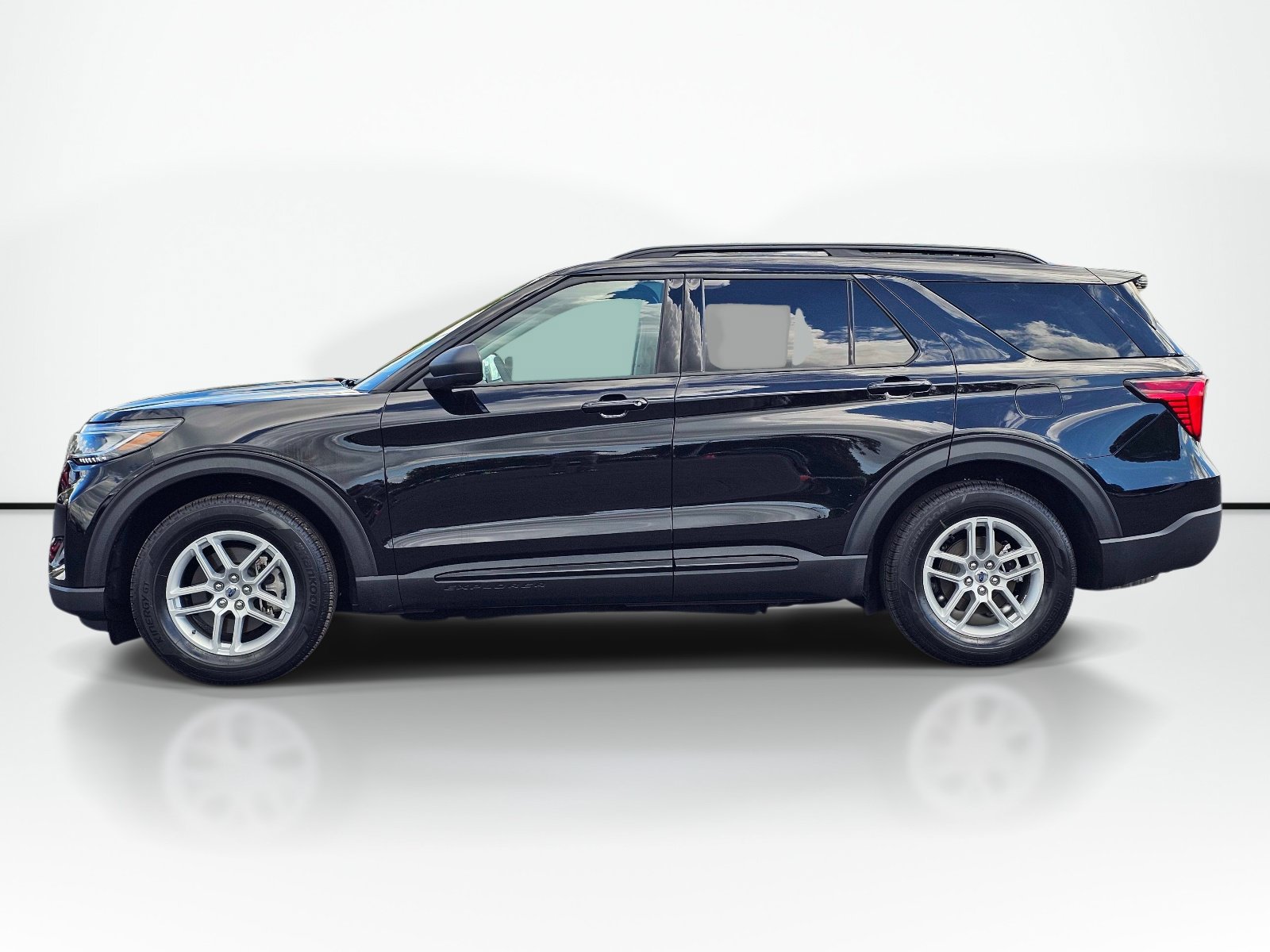 Used 2026 Ford Explorer Active w/ Active Comfort Package RWD image 2