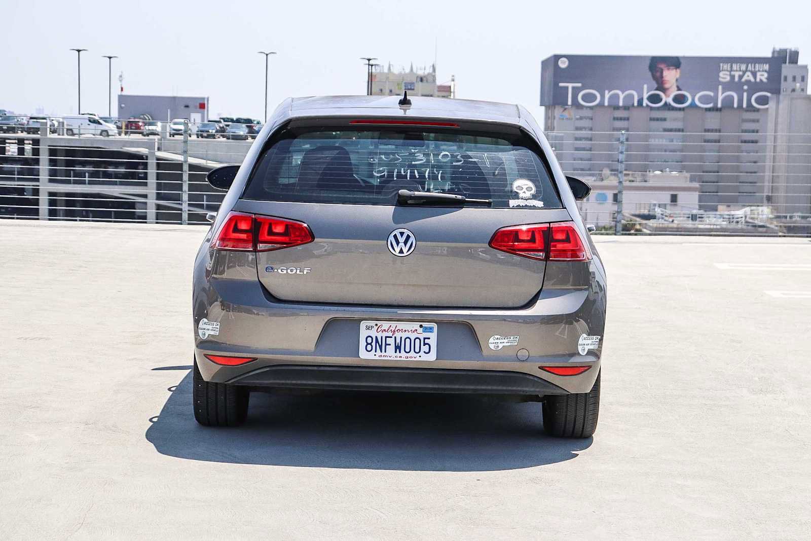 Used 2016 Volkswagen e-Golf SE w/ DC Fast Charging Package FWD image 5