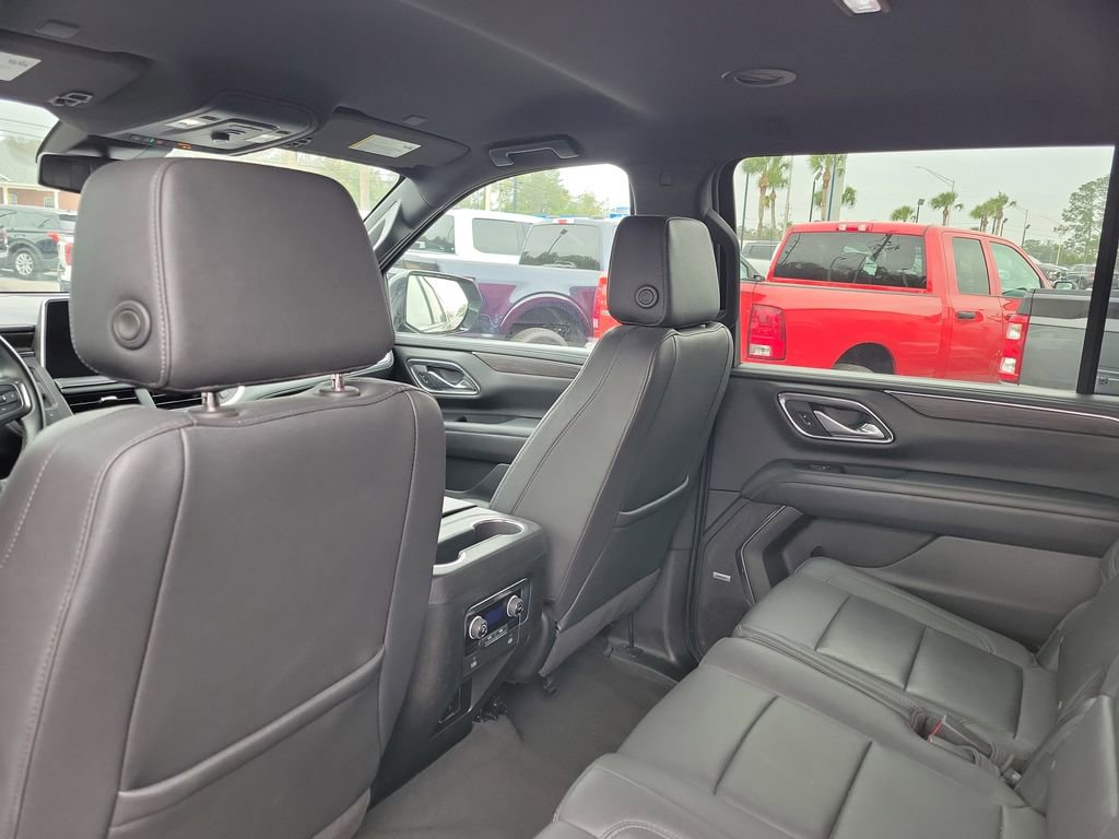 Used 2023 Chevrolet Suburban LT RWD image 28