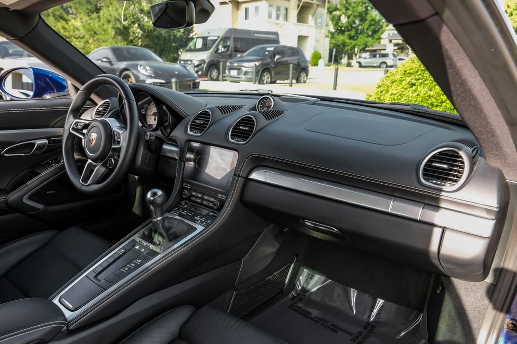 Used 2025 Porsche 718 Cayman RWD image 10