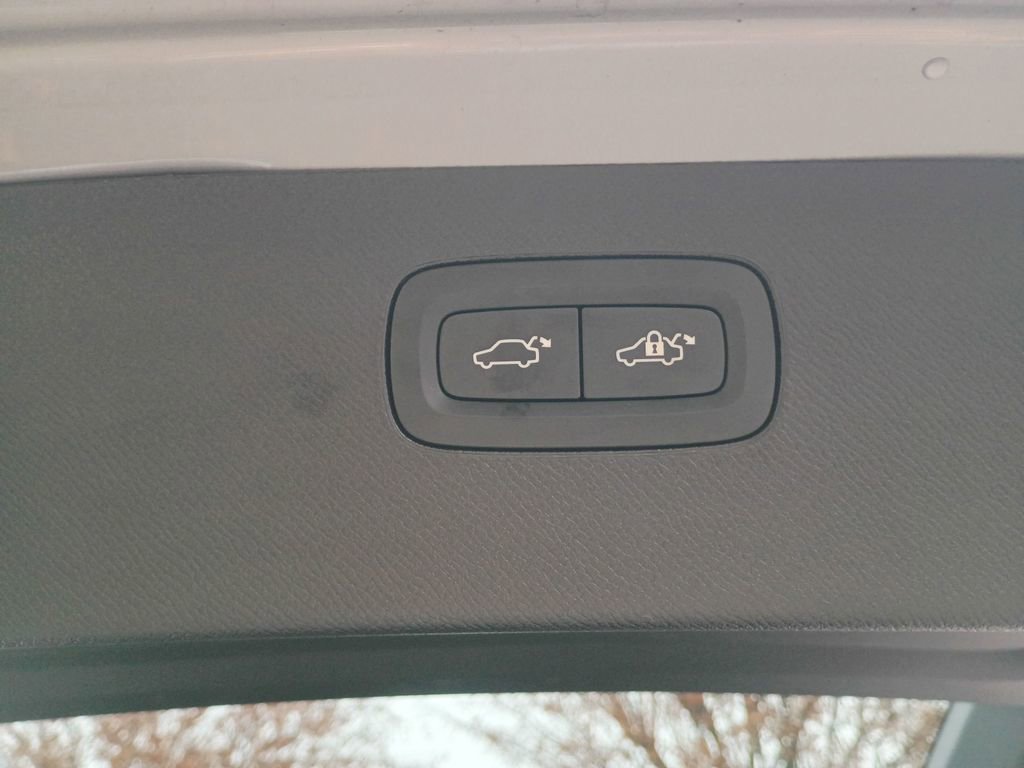 Used 2025 Volvo XC90 B6 Plus image 50