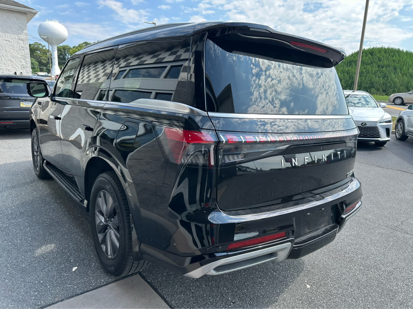 Used 2025 INFINITI QX80 Pure w/ Cargo Package AWD/4WD image 5