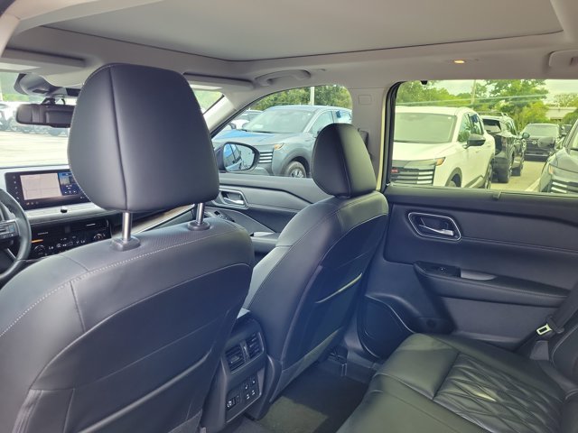 Used 2024 Nissan Rogue Platinum w/ Platinum Premium Package FWD image 13