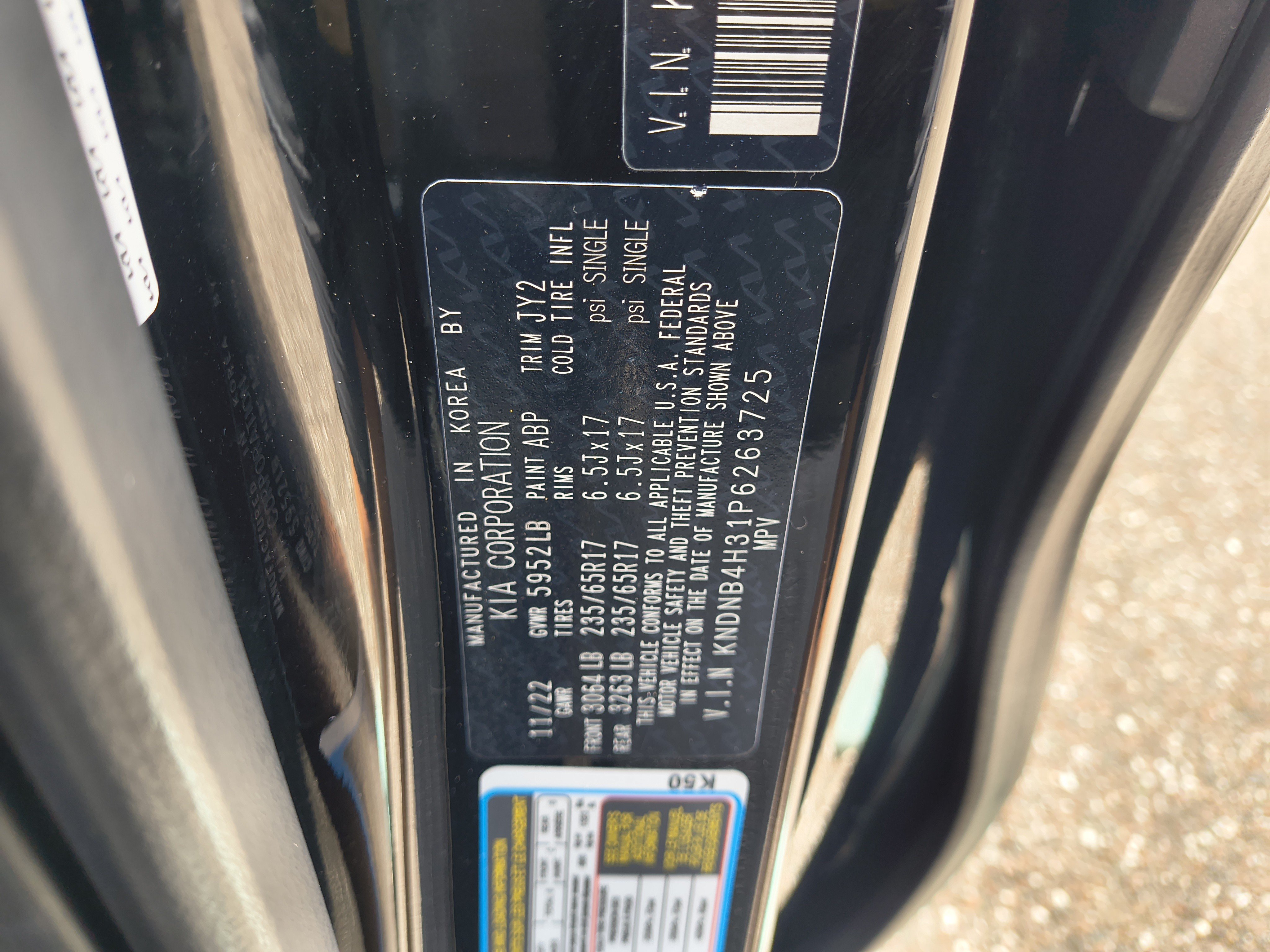 Used 2023 Kia Carnival LX FWD image 32