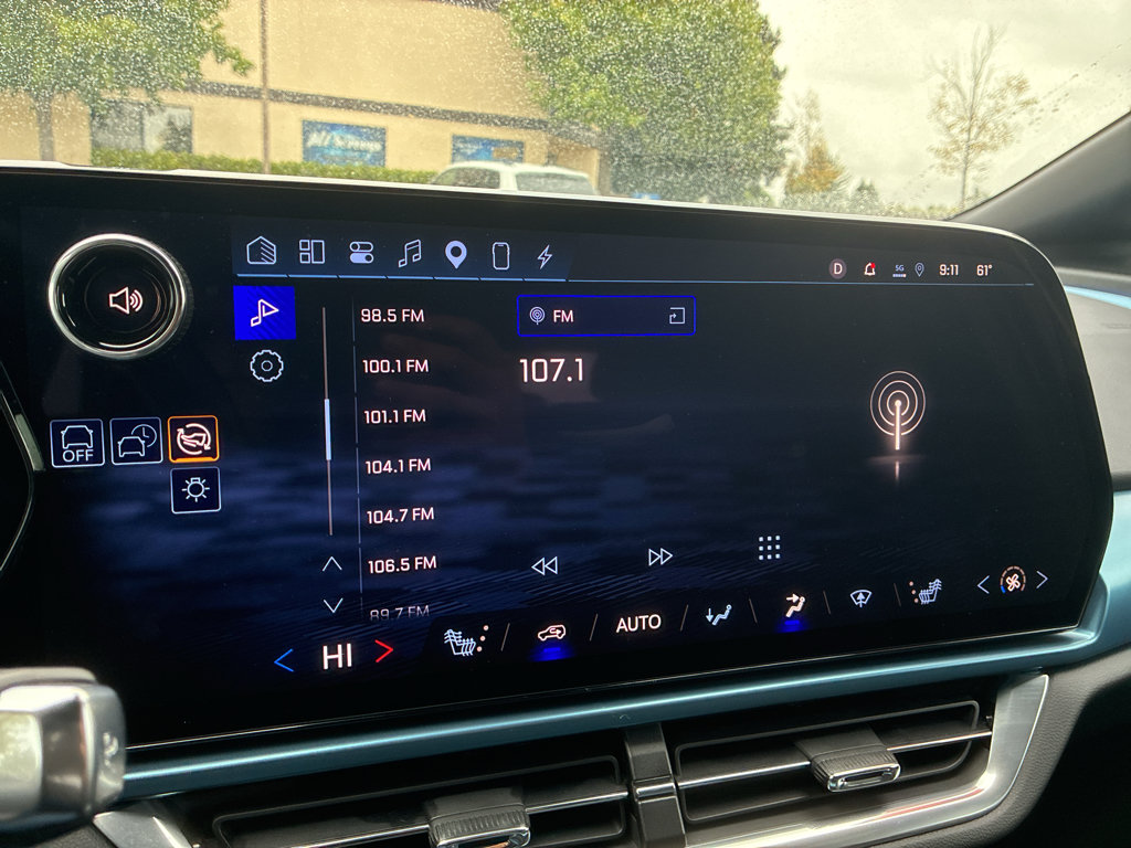 Used 2024 Chevrolet Equinox EV LT FWD image 23