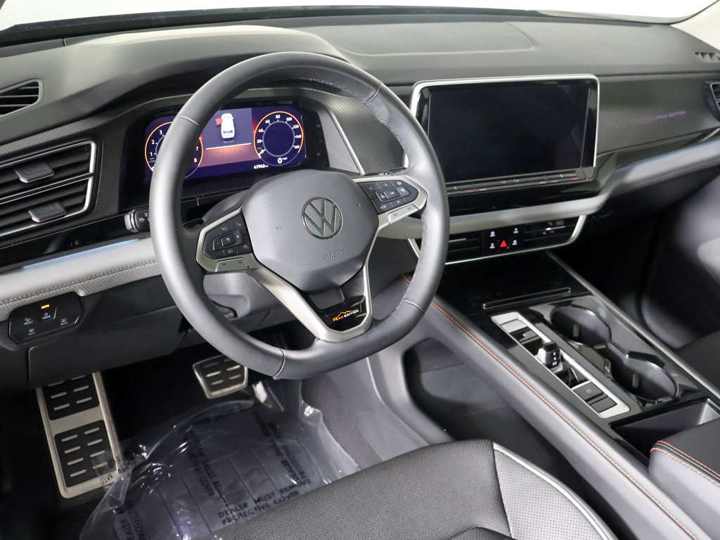 Used 2024 Volkswagen Atlas Peak Edition SEL AWD/4WD image 31