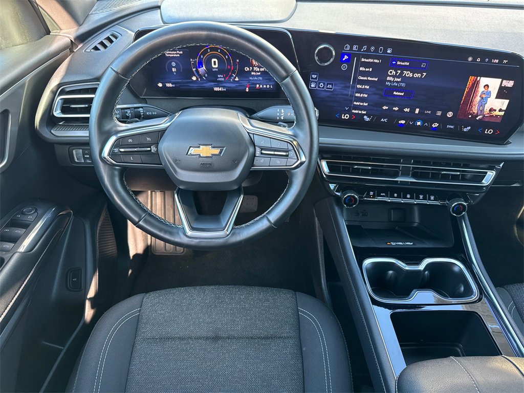 Used 2025 Chevrolet Traverse LT image 20