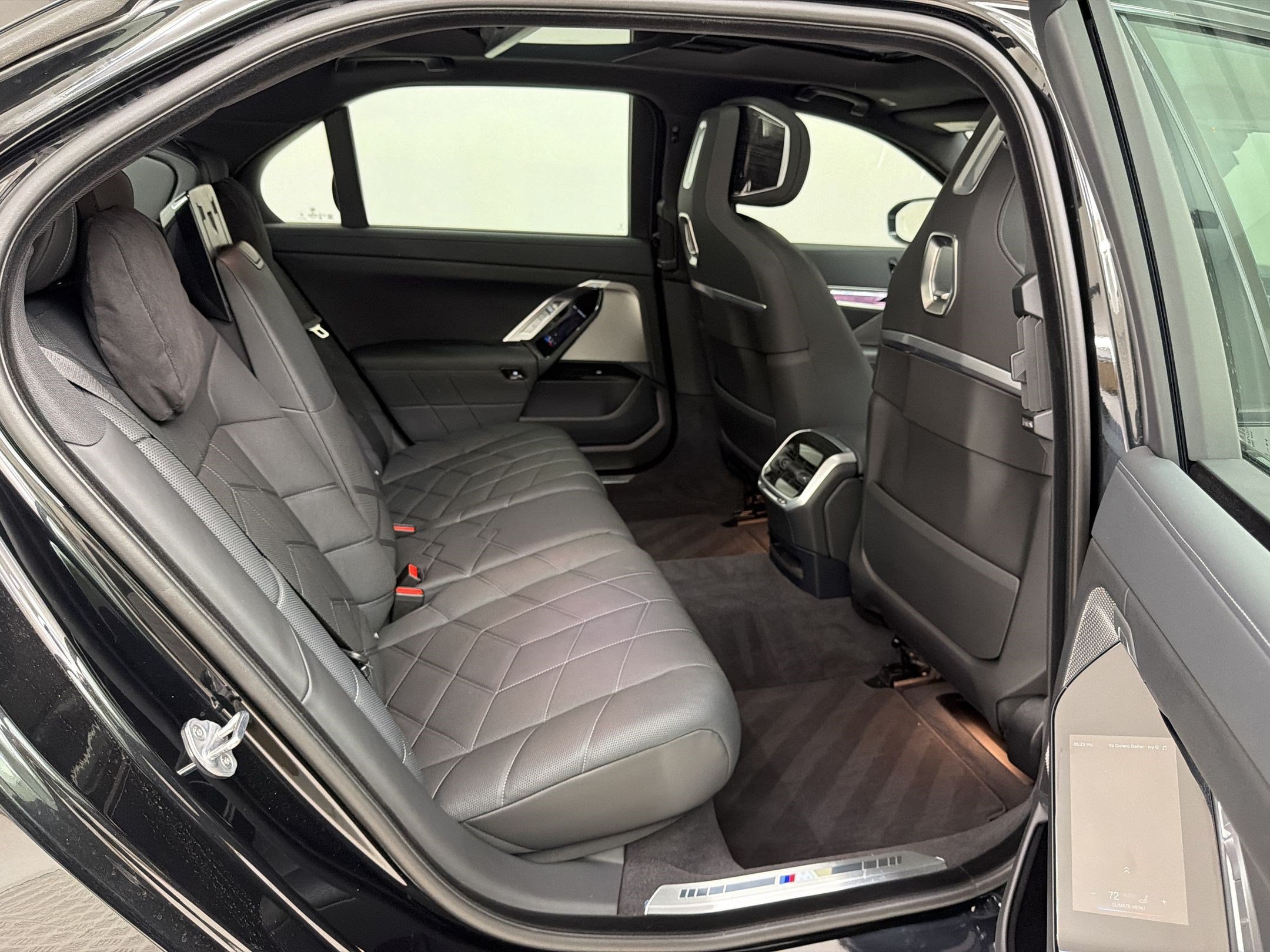 Used 2025 BMW i7 xDrive60 w/ Executive Package AWD/4WD image 31