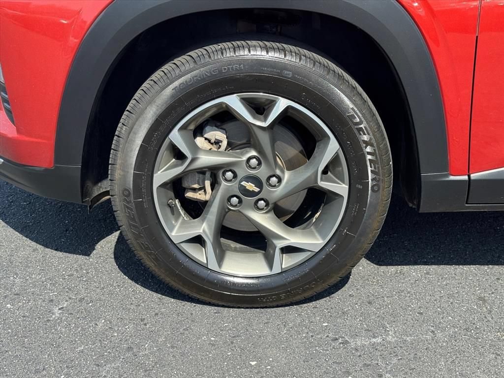Used 2024 Chevrolet Trax LT w/ Driver Confidence Package FWD image 9