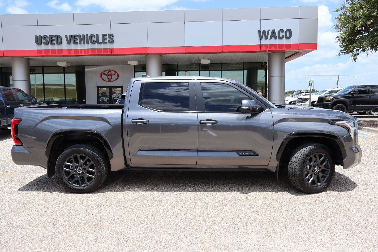 Used 2024 Toyota Tundra Platinum AWD/4WD image 2