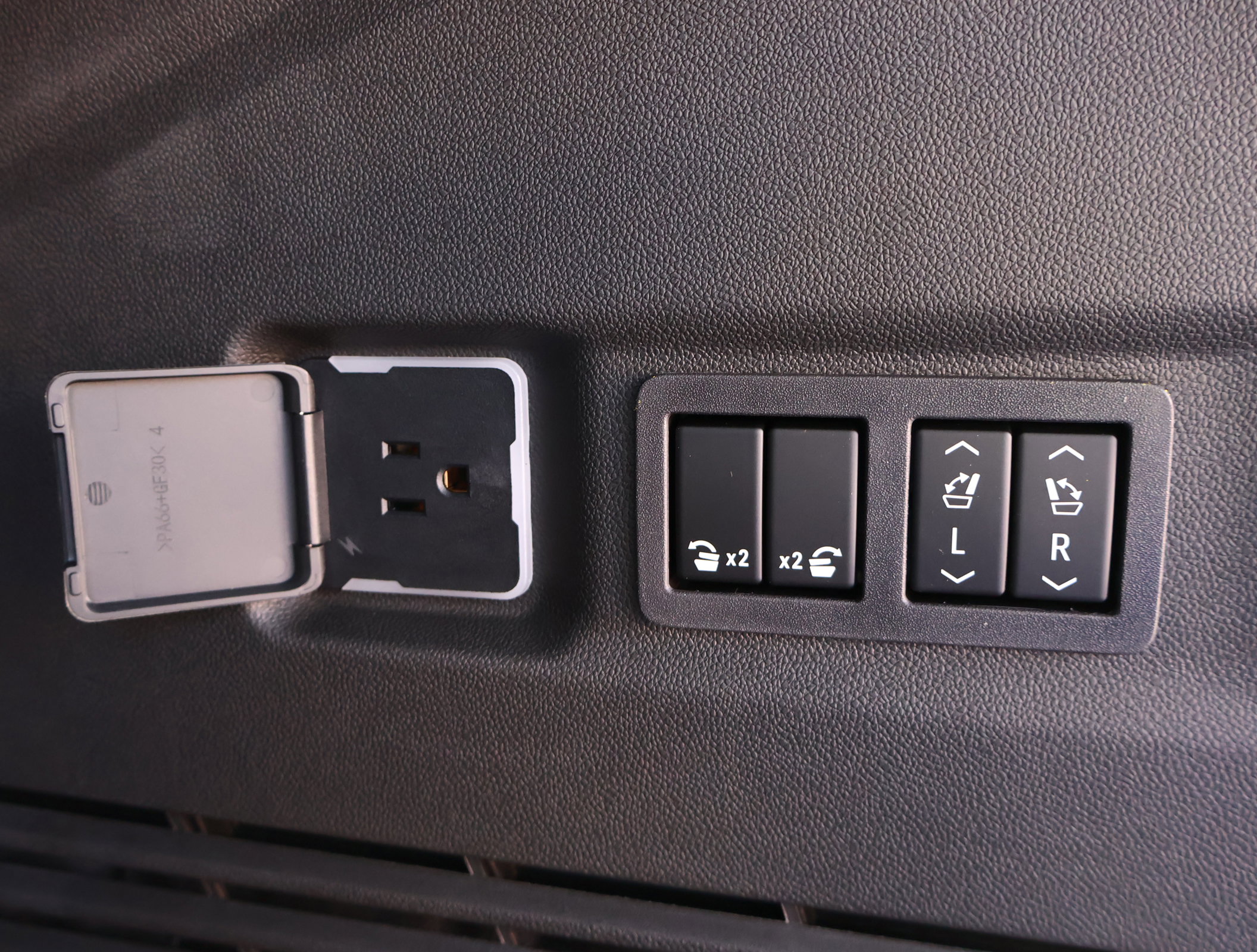 New 2026 Chevrolet Suburban High Country image 30