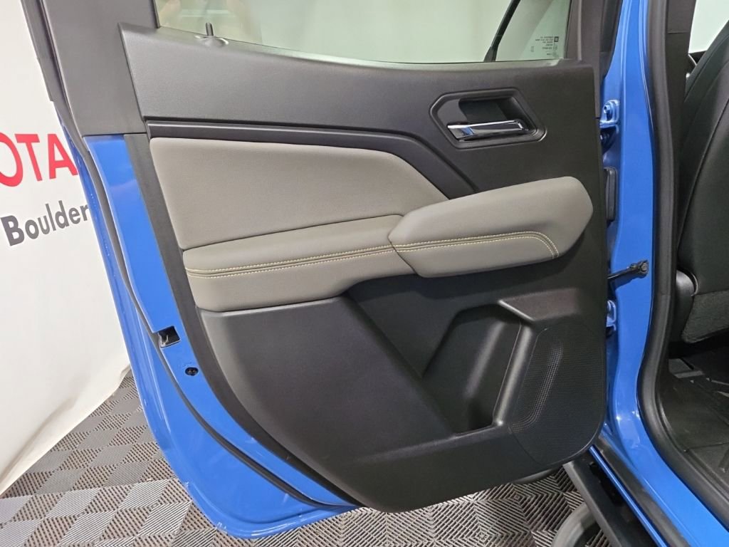 Used 2025 Chevrolet Colorado ZR2 w/ Technology Package image 17