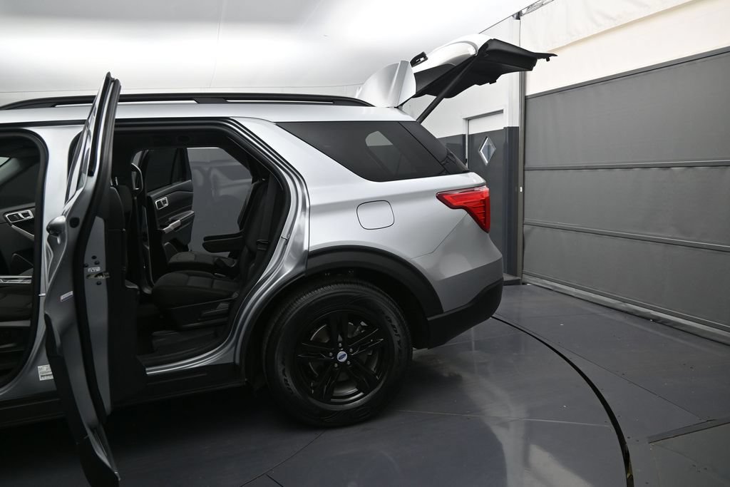 Used 2023 Ford Explorer XLT RWD image 12